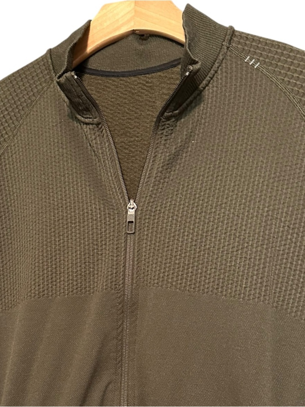 Lululemon Men’s Size XL Olive Green Engineered Warmth Full Zip Activewear Jacket - Picture 4 of 8